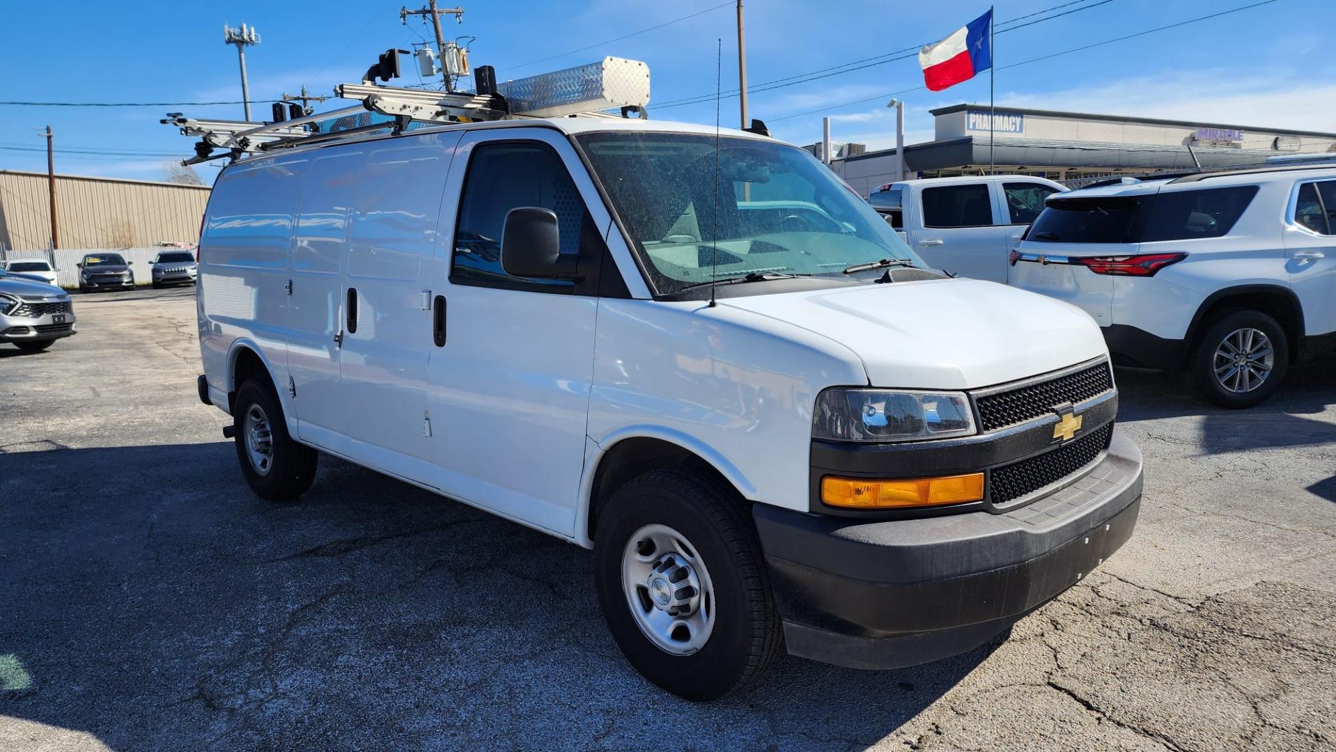 2020 White Chevrolet Express 3500 Cargo (1GCZGGFG7L1) with an 6.0L V8 OHV 16V FFV engine, 6A transmission, located at 1842 Wirt Road, Houston, TX, 77055, (713) 973-3903, 29.805330, -95.484787 - Photo#7